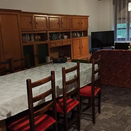 Hársfaapartman és Vendégház Casa de hóspedes