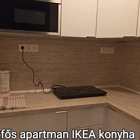 Hársfaapartman és Vendégház Casa de hóspedes